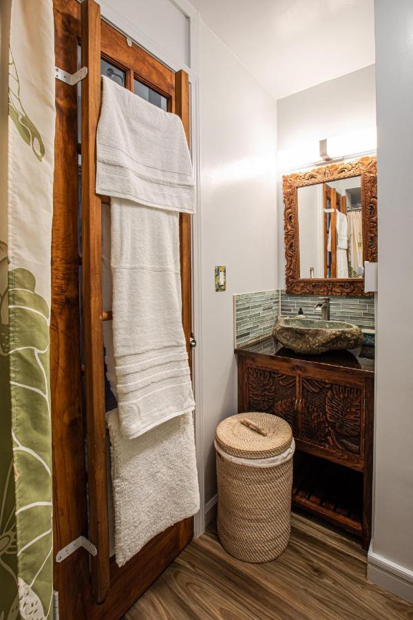Breezy Beachfront Bali-Style Haven 180 Degree Oceanview Hau'ula Esterno foto