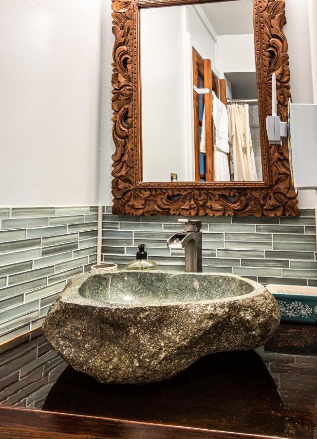 Breezy Beachfront Bali-Style Haven 180 Degree Oceanview Hau'ula Esterno foto